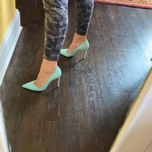 MANOLO BLAHNIK HEELS! - Picture 11 of 11